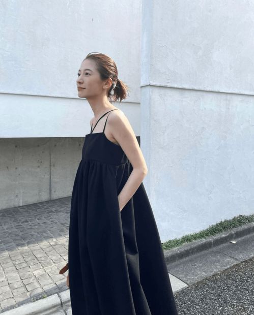 喜歡寬松型衣服的自在，卻又擔心松垮？4招教你穿得飄逸又修身